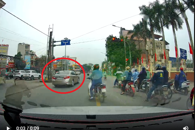 Công an huyện Vĩnh Bảo: Tước giấy phép lái xe và phạt vi phạm hành chính một trường hợp không chấp hành hiệu lệnh của đèn tín hiệu giao thông